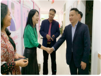 熱烈歡迎珠海市香洲區(qū)獅山街道工商業(yè)促進會會長一行蒞臨同輝家政參觀指導