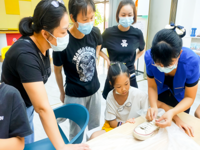 紅荔社區(qū)開展“收納小能手，巧手系鞋帶”孩子生活技能培訓(xùn)活動(dòng)